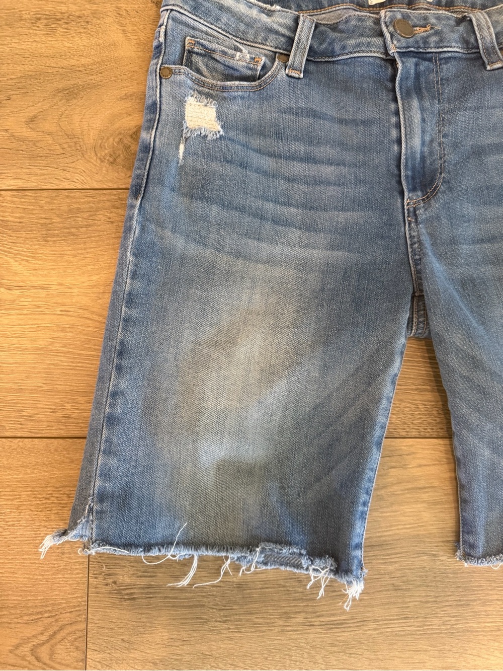 PAIGE Distressed Denim Jean Jax Knee Shorts Size 27 - Picture 4 of 6